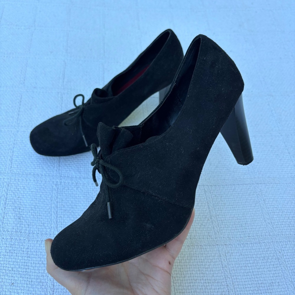 Women's 10 Y2K Ann Marino Black Faux Suede Lace Up Booties Pumps Heels